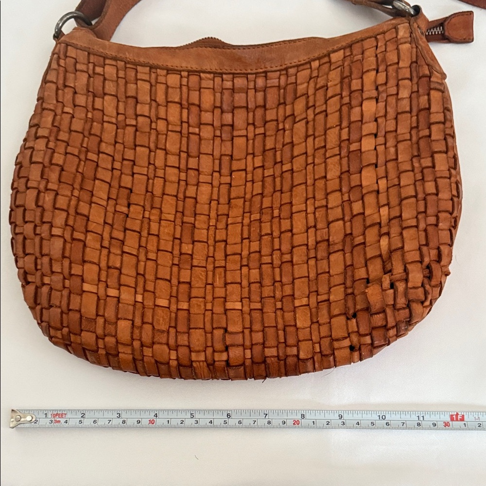 Vilenca Woven Tan Leather Crossbody Bag - Picture 2 of 8